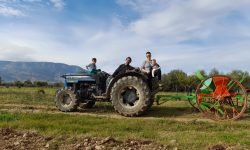 Abbandonano la cooperazione e scelgono la campagna abruzzese per un progetto di vita sostenibile