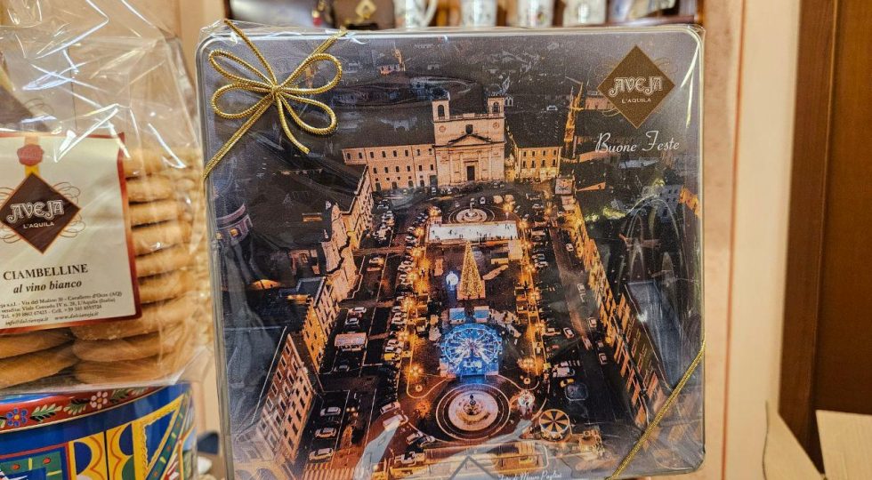 Tornano le scatole di latta di Dolci Aveja per celebrare il Natale e L’Aquila