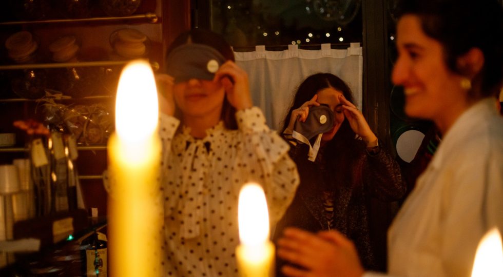 Alla cieca non solo il vino, anche il gelato buono si degusta al buio e succede a Ruvo di Puglia