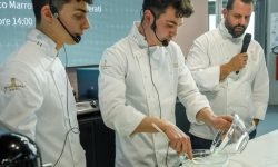 Federico Marrone al Sigep prepara un dolce per gli sportivi