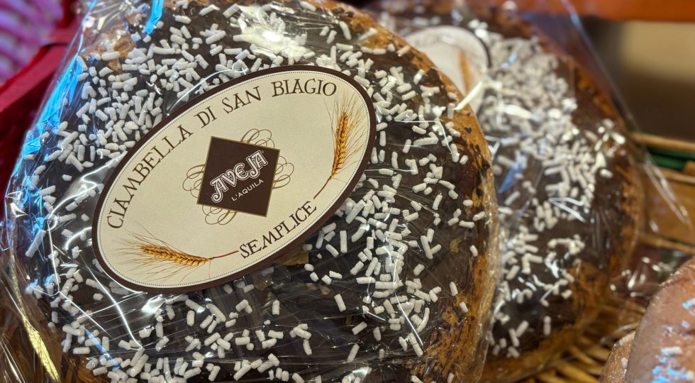 La ciambella di San Biagio di Dolci Aveja è ancora più golosa con il cioccolato fondente