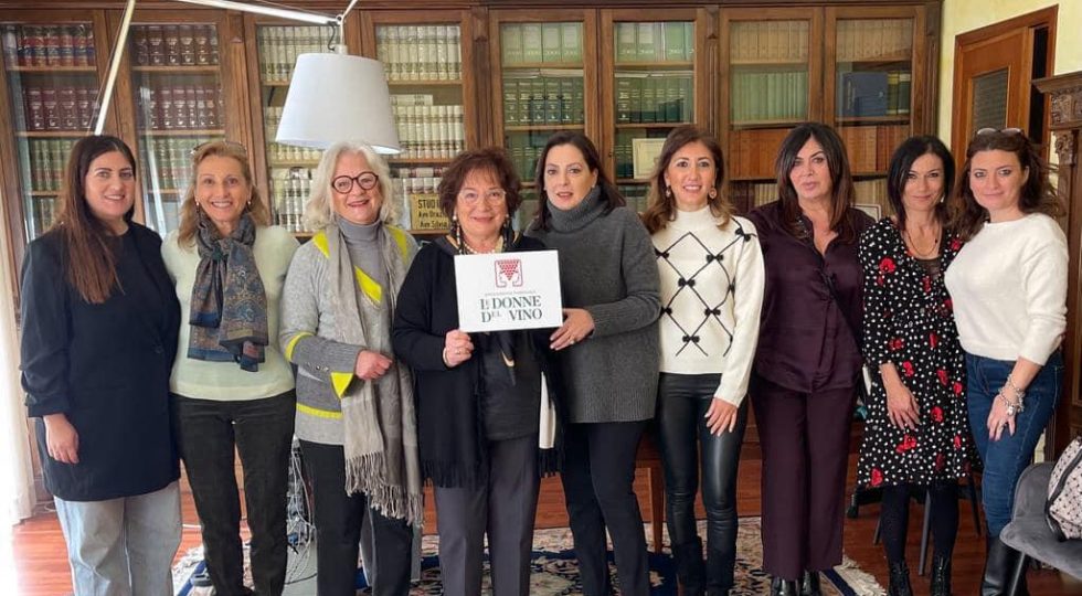 Korale, ecco il vino delle Donne del Vino calabresi contro la violenza di genere