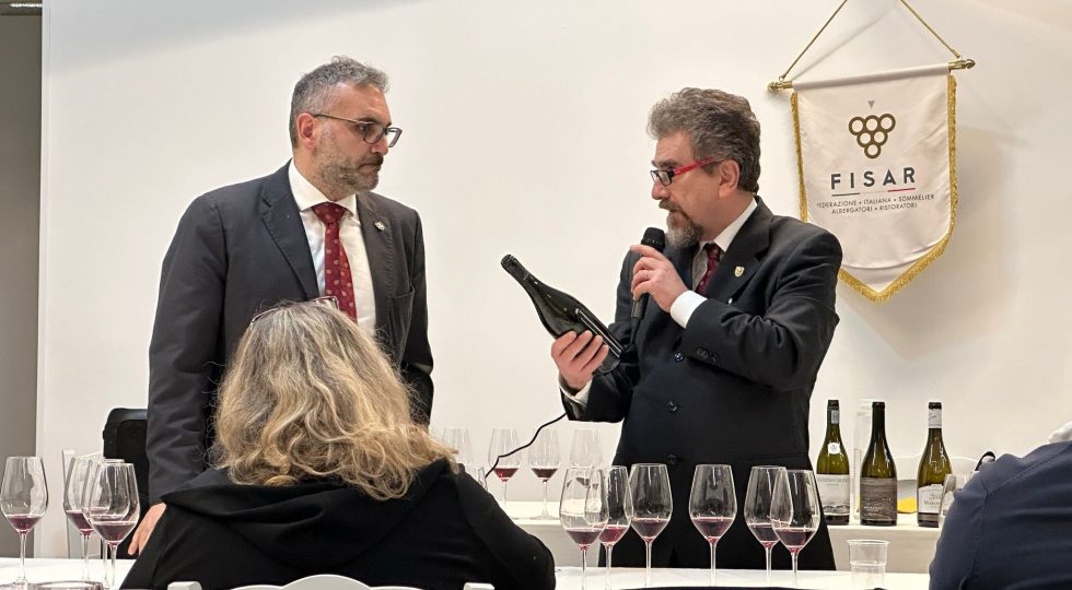Un viaggio sensoriale nel mondo del Pinot Nero con i sommelier Fisar Teramo