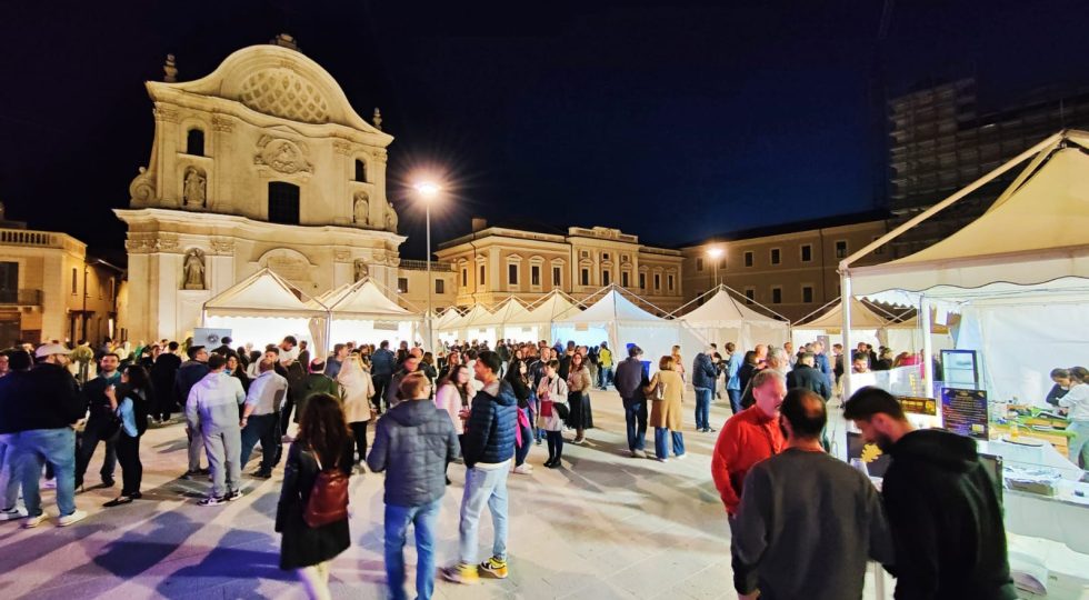 Vinorum, dal 15 al 17 maggio torna il festival del vino d’Abruzzo all’Aquila e le degustazioni diventano itineranti sul trenino