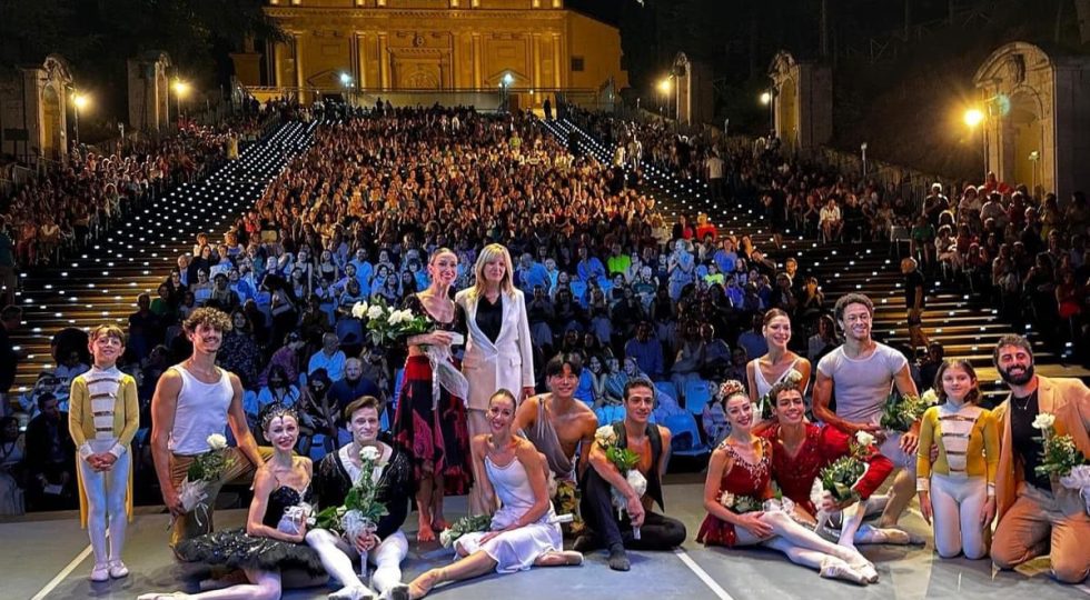 Occhi lucidi e valanga di applausi per il Gala di danza città “L’Aquila si veste di stelle”