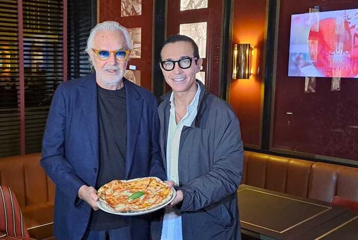 Briatore apre Crazy Pizza a Napoli, anche Sorbillo all’inaugurazione