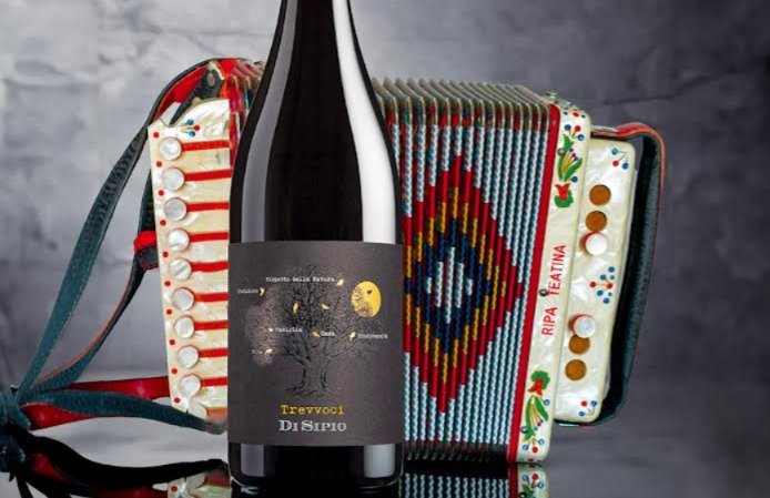 Il rosso Trevvoci di Di Sipio, un vino fresco che evoca la cultura contadina abruzzese