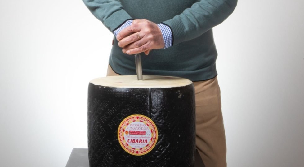 Le cinque regole indispensabili per aprire una forma di Pecorino Romano Dop
