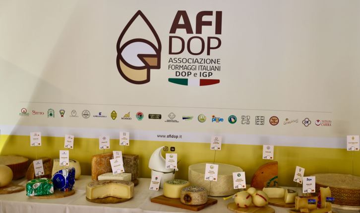 I formaggi italiani di cui i francesi vanno pazzi al salone Sial di Parigi