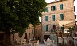 Il vecchio forno del paese diventa spa e la canonica ristorante in un borgo dell’Umbria