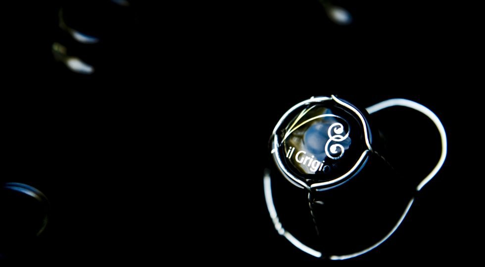 Il Grigio spumante cult di Collavini nelle boutique di Moschino per il periodo natalizio