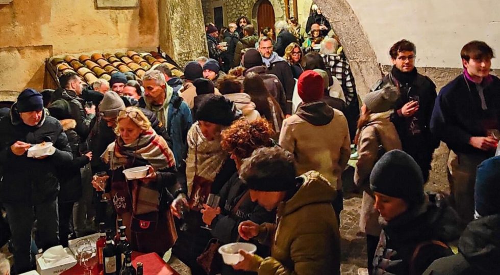 Urbi & Torbi, a Rocca di Mezzo torna l’evento diffuso nel paese dedicato al vino e al cibo