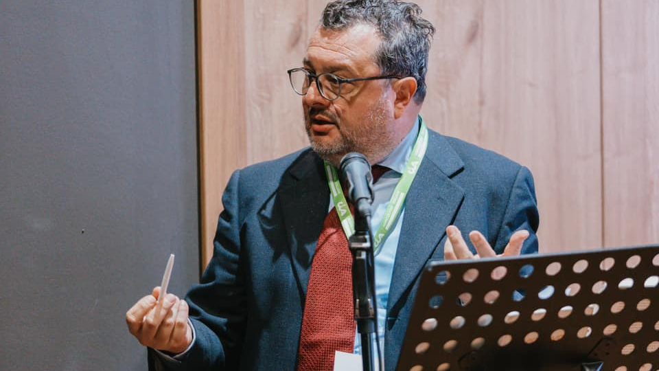 Il presidente delle Città del Vino sotto accusa per aver usato l’auto del Comune (di cui è sindaco) per andare agli eventi vinicoli