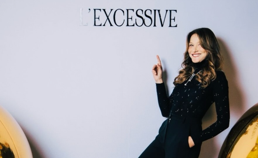 Excessive, Carla Bruni lancia il suo spumante senz’alcol sia bianco che rosè