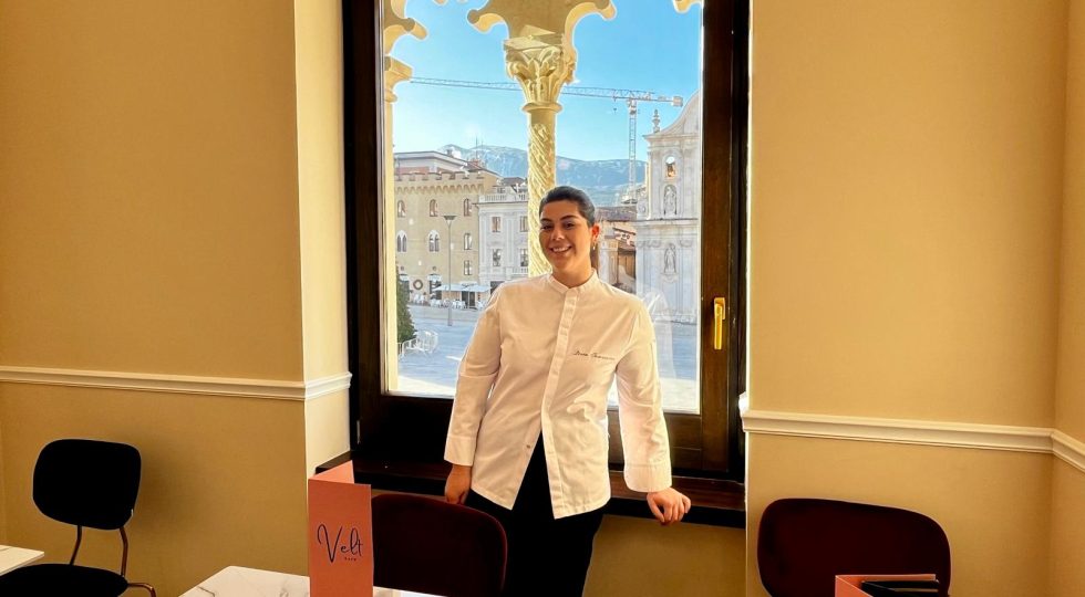 Un’allieva di Massari apre una cioccolateria nella piazza principale della Capitale della Cultura 2026