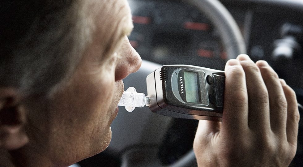 Dall’etilometro fai da te alle wine bag, tutte le soluzioni salva-patente con la nuova psicosi da Codice della strada