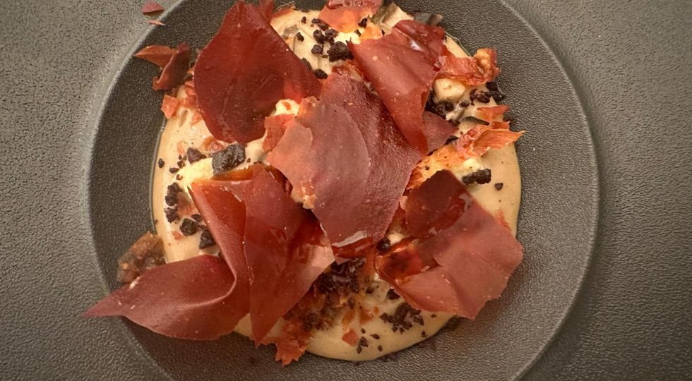 La pizza si evolve, cambia forma e diventa liquida. Così un pizzaiolo visionario porta ad Andria la degustazione a tranci