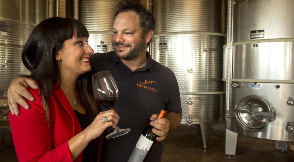 Elena Fucci, la produttrice che ha salvato i vigneti della Basilicata dove con il Covid nessuno ritirava le uve