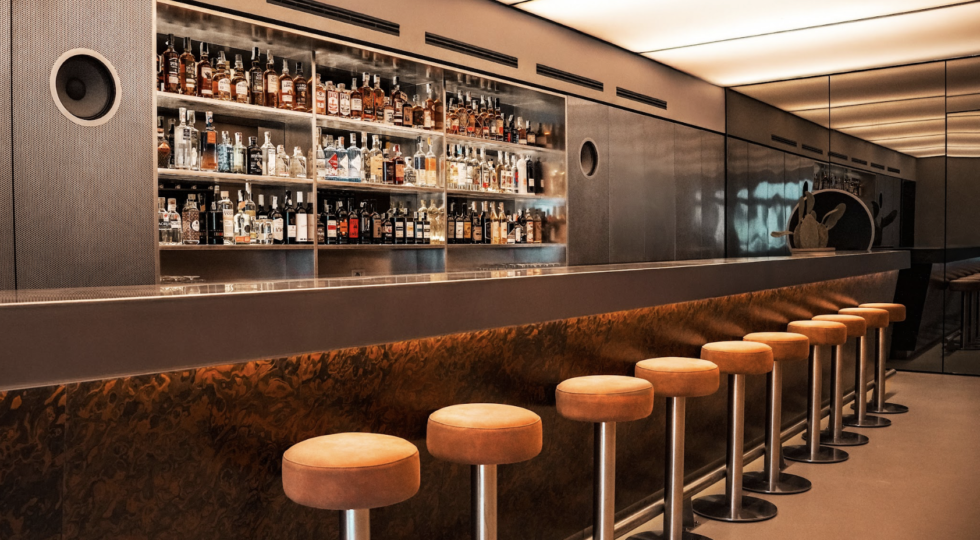 A Milano nel quartiere Barona apre Feat. che coniuga cocktail, cucina e intrattenimento