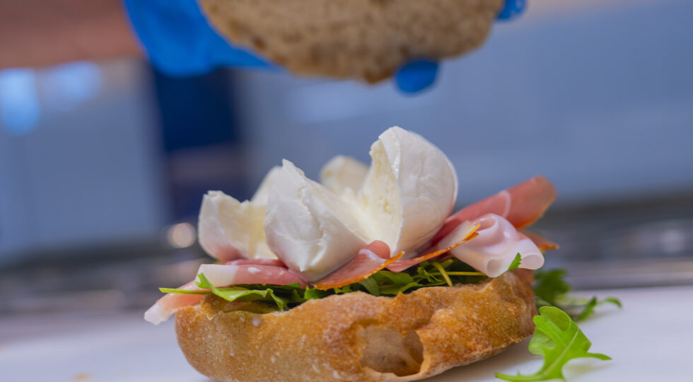 Sciopero dei trasporti, bloccata la produzione di mozzarella Dop e il Consorzio di tutela denuncia la crisi