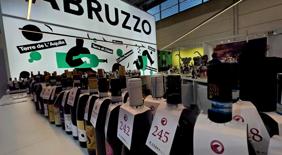 Con 90 milioni di bottiglie prodotte nel 2024 il Montepulciano resta il “re” dei vini in Abruzzo