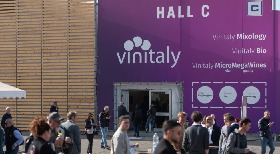 Vinitaly chiude con 97mila presenze e aumentano i buyer dagli Stati Uniti che sfidano i dazi