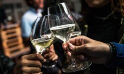 Il tormentone dazi irrompe al Vinitaly. Dai nuovi mercati all’intesa con gli importatori, le voci di due colossi italiani