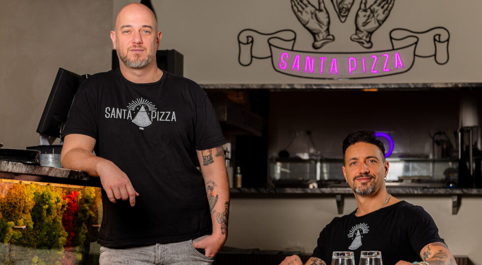 Santa Pizza, al Tufello il locale di quartiere dove la pizza è una religione