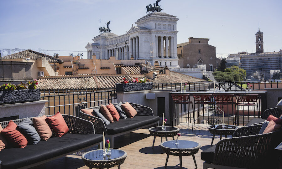 Terrazze, giardini urbani e piazzette segrete: dove mangiare a Roma (e dintorni) ad agosto