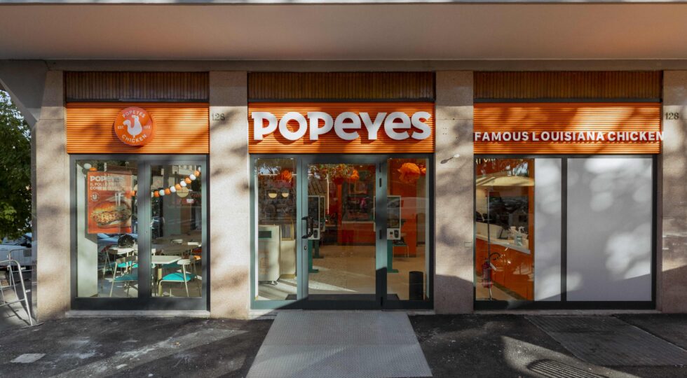 Popeyes accelera la crescita in Italia: apertura in centro a Roma e avvio del progetto franchising