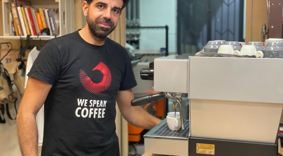 Il caffè come cultura e come impresa: la lezione di Sergio Barbagallo, il torrefattore dell’Etna che sfida le vecchie logiche del mercato