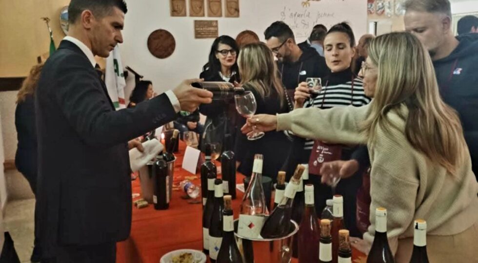 DiVino in fiera, a Barisciano torna l’appuntamento dell’Ais che valorizza la produzione enologica locale