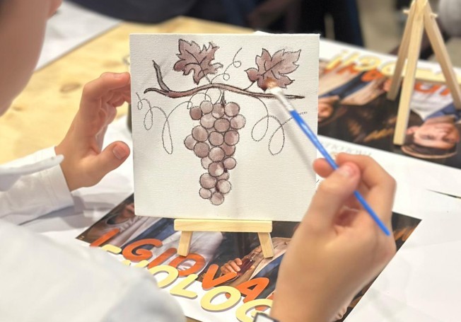 Bambini e ragazzi a scuola di enologia alle Cantine Paololeo