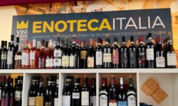 Presentata in anteprima l’edizione 2026 di Vinibuoni d’Italia al Teatro Puccini di Merano
