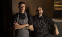 Un mercatino vintage e i tavoli sociali nel nuovo locale romano Cocta Risto Social Club