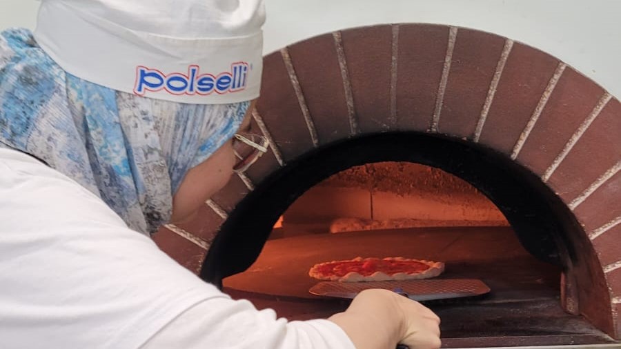L’arte del pizzaiolo (anche) per reinventarsi. A “scuola” dal maestro dell’arte bianca Andrea Di Stefano “Je Tizzone”