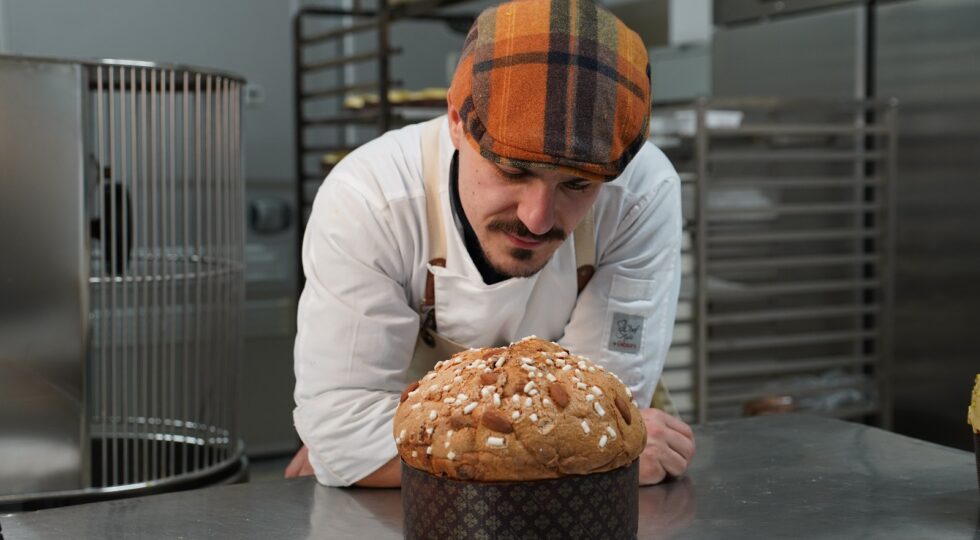 Dall’Ambasciata alle cucine stellate: Emmanuel Minosse torna nel paesino dei nonni per produrre panettoni