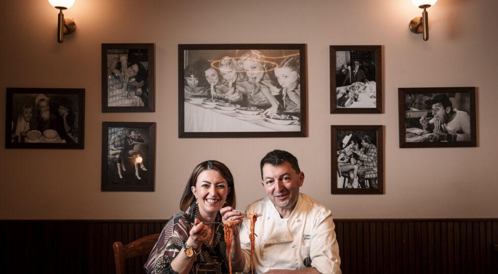 Coppia di avvocati dismette la toga e apre un’osteria romana, baccalà al centro e niente Instagram-food