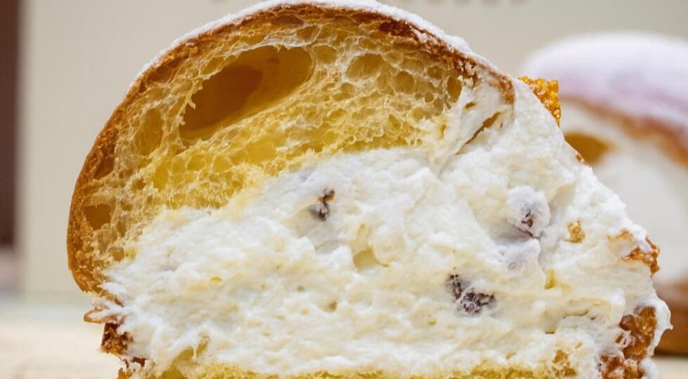 Per il Maritozzo Day una pasticceria ha realizzato una versione al Panettone del celebre dolce
