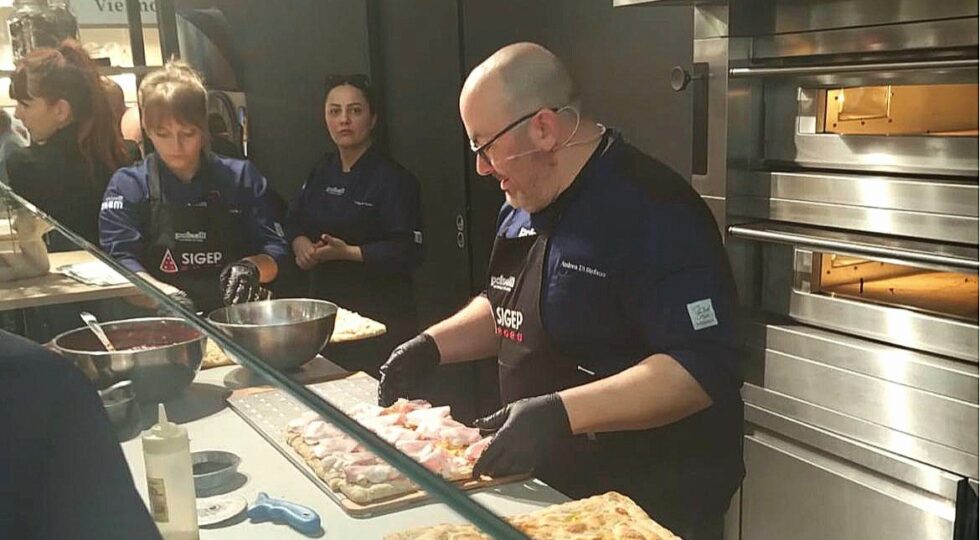 “Il pizzaiolo moderno è un cuoco”. Andrea “Je Tizzone” Di Stefano al Sigep world insieme a Molino Polselli