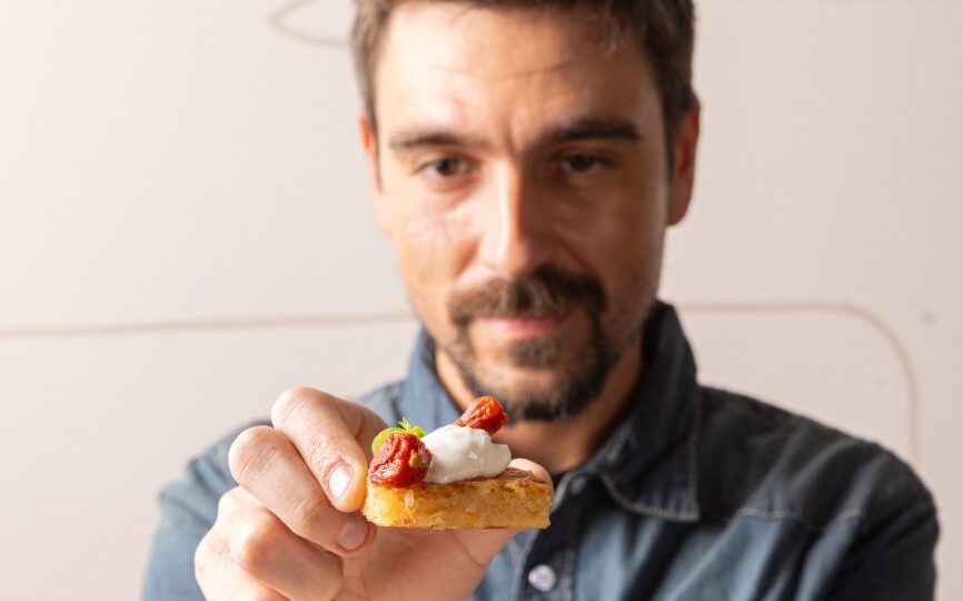 A Milano il risotto arriva a tavola in tre minuti con la visione dello chef Nicolò Boveri tra tecnica, velocità e sostenibilità