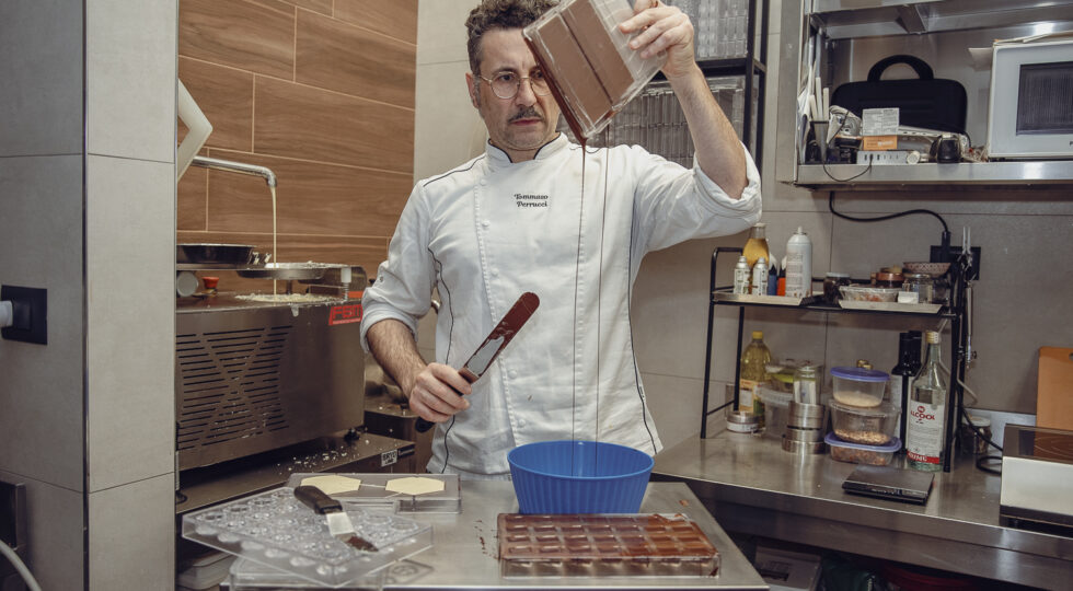 Il cioccolato è un vero ingrediente. Parola del cioccolatiere pugliese che unisce dolce e salato e ha inventato una pralina con l’oliva