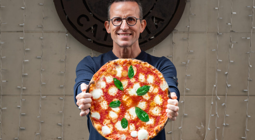 Andrea Graziano presenta la nuova pizza di Fud: sottile, leggera, croccante come la siciliana di un tempo
