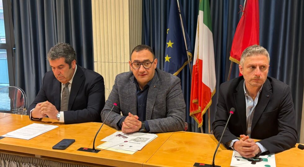 Vinitaly 2026, l’Abruzzo raddoppia tra la fiera e il fuorisalone con degustazioni a 80 metri d’altezza e masterclass