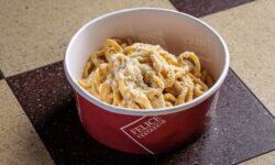 Felice On the Go e l'iconica cacio e pepe da Testaccio arriva a Piazza di Spagna
