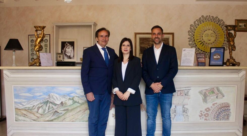 Dall’edilizia all’accoglienza, nel verde alle porte dell’Aquila la famiglia Scimia porta avanti un progetto che unisce passato e presente