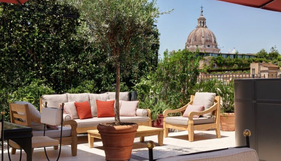 Riapre il rooftop dell’Hotel d’Inghilterra Roma a due passi da Piazza Di Spagna e con vista sul cupolone