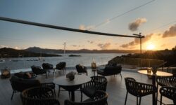 7Pines Resort Sardinia e Bollinger, nasce un esclusivo rooftop vista mare all’insegna dello Champagne