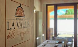 La Valle dell’Aquila, ristorante tra sapori del territorio con un menù alla carta e spazi dedicati alle occasioni speciali