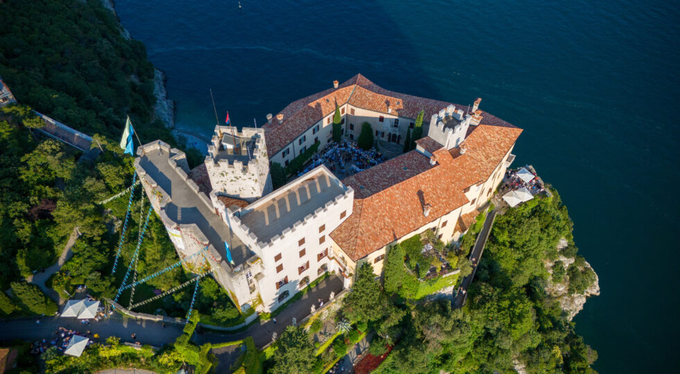 Vitovska, vent’anni di Carso nel calice: al Castello di Duino torna il festival che celebra il vitigno autoctono